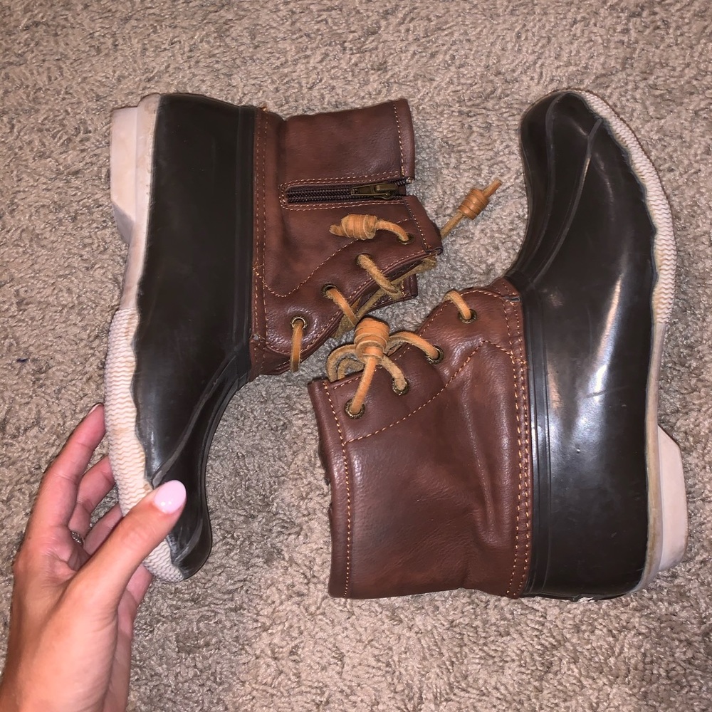 Sperry Brown and black leather duck boots women’s
